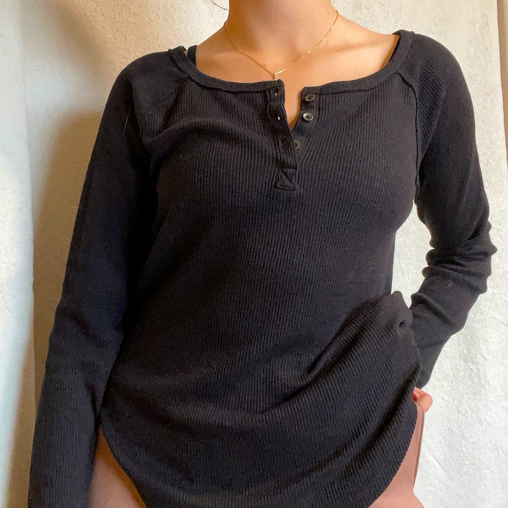 Black long sleeve tee